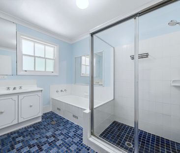 A Short Walk to Showground Metro Station! - Photo 5