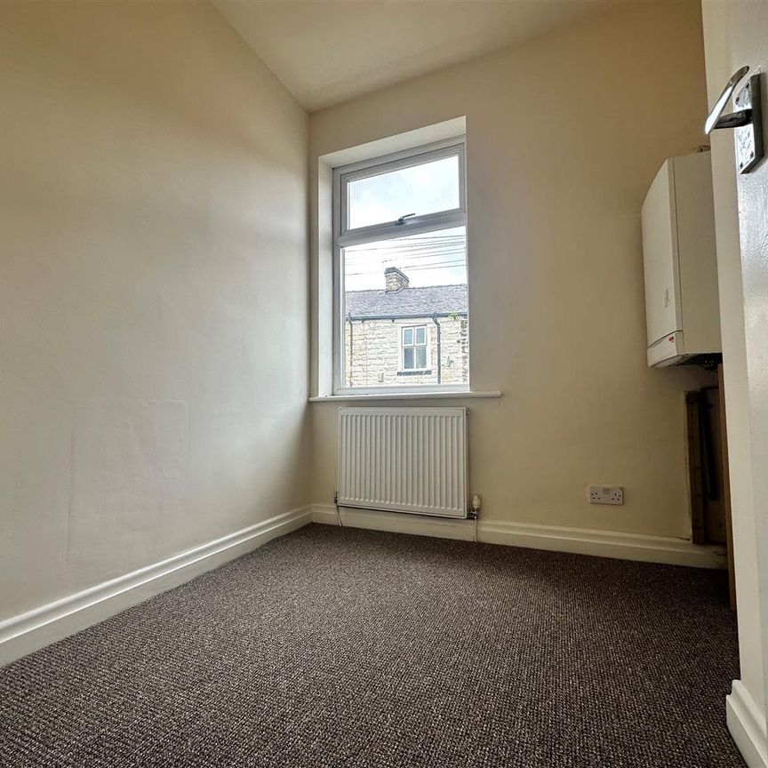 2 bed terraced house to rent in Parkinson Street, Burnley, BB11 - Photo 1