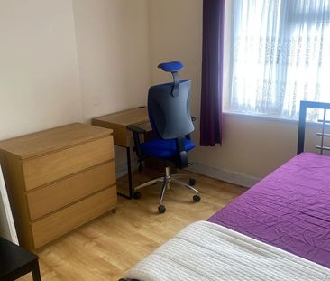 Room in a Shared House, North Circular Road, NW2 - Photo 5