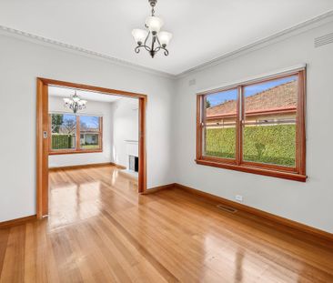 Light-filled family home in convenient Bell Park - Photo 2