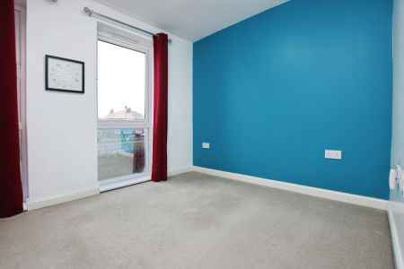 4 bedroom terraced house to rent - Photo 3