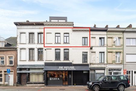 TE HUUR- gerenoveerd appartement met 2 slaapkamers op centrale ligging - Foto 3