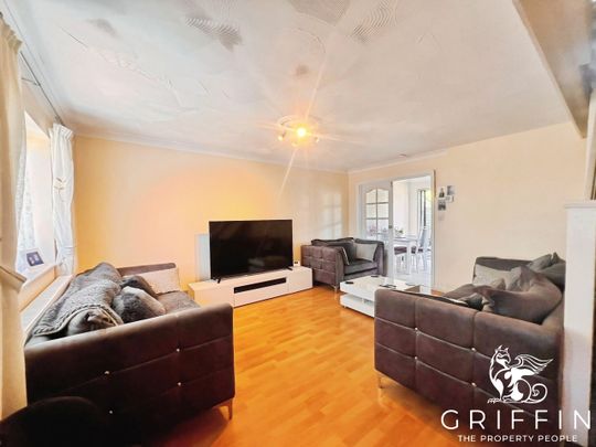 Fielding Avenue, Tilbury, RM18 - Photo 1
