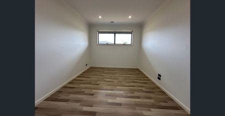 STYLISH 4-BEDROOM FAMILY HOME! - Photo 5