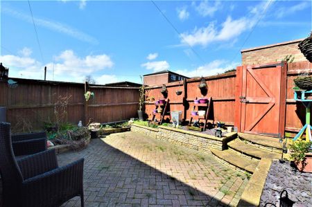 3 bedroom terraced house to rent - Photo 4