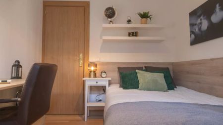 Room in a shared 11-bedroom apartment for rent in El Viso - Photo 3