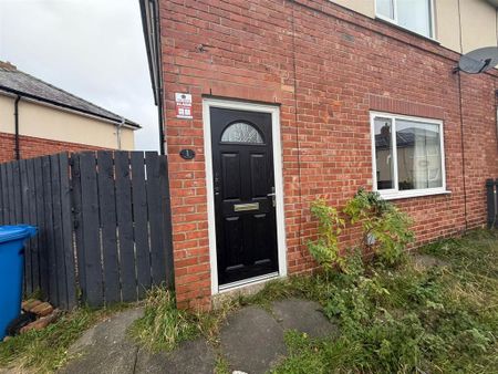 3 bedroom end of terrace house to rent - Photo 3