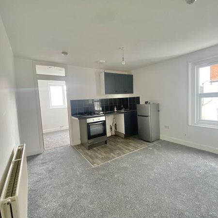 Studio to rent - Photo 3