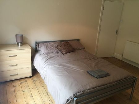 4 Bed Semi-Detached House, Mornington Crescent, M14 - Photo 3