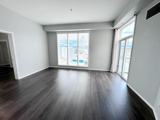 Avail. Dec 1st: Downtown – Top floor, 1 bedroom condo - Photo 1