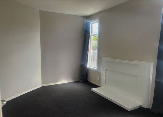 WALKING DISTANCE TO UC – STUDENT PROPERTY – FIVE BEDROOMS - Photo 1