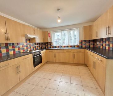 10 Bedroom Student Home – Llanbleddian Gardens - Photo 6