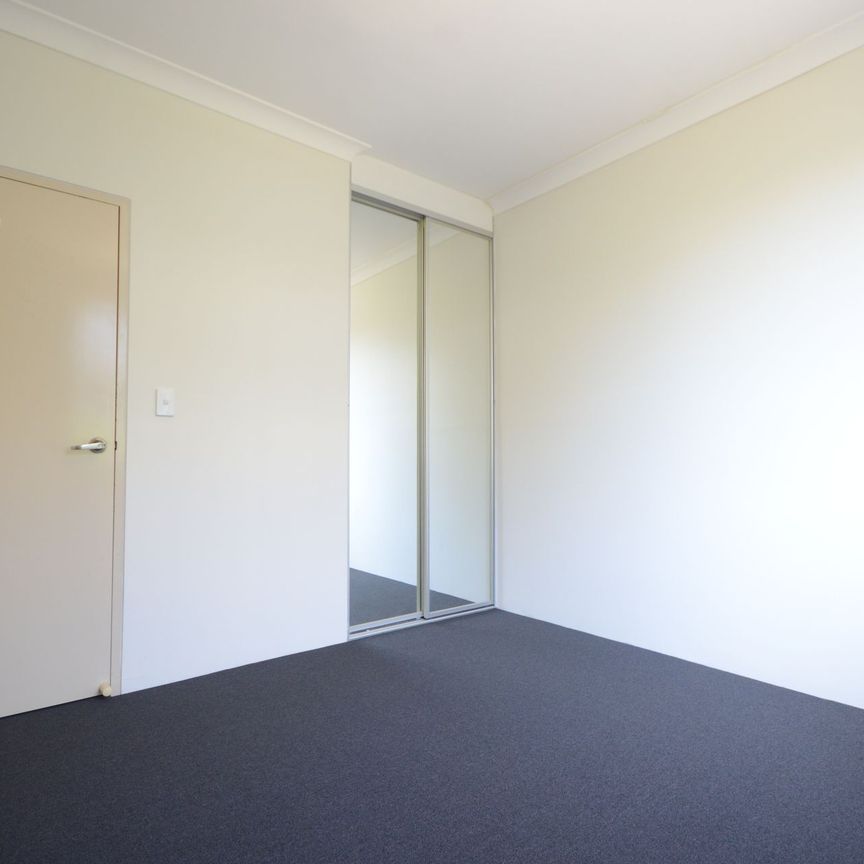 2 Bedroom Apartment in Handy Location&excl; - Photo 1