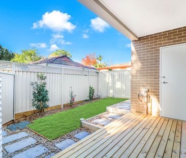 Spacious 4-bedroom Townhouse - Photo 6