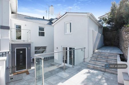 5 bedroom semi-detached house to rent - Photo 4