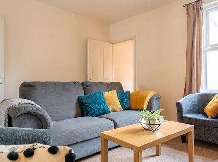 5 Bedroom Home – Medium Let - Photo 2