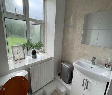 Room in a Shared Flat, Marina Court, E3 - Photo 5