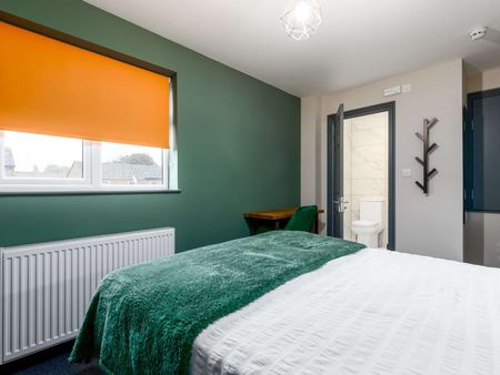 OX Living is proud to present this high-quality 7-bedroom co-living property, perfect for working professionals looking for stylish, stress-free living. - Photo 3
