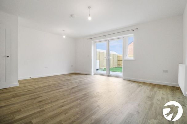 3 bedroom end of terrace house to rent - Photo 1