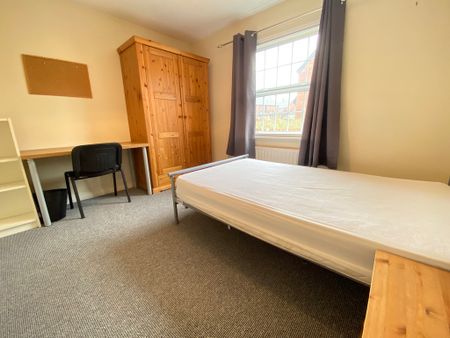 6 Bed Student Accommodation - Photo 5