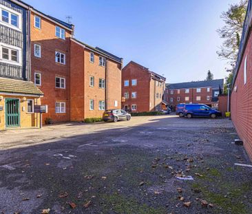 2 bed Flat for rent - Photo 2