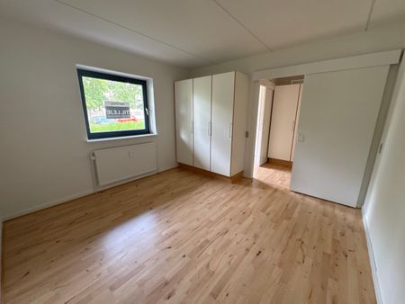 Velindrettet 2-værelses lejlighed med terrasse - Photo 2