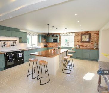 4 bedroom detached house to rent - Photo 3