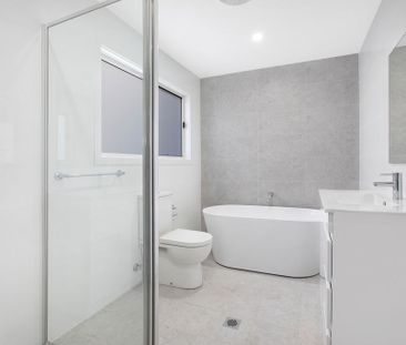THREE BEDROOM TOWNHOUSE - Photo 5