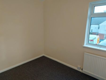 3 bedroom Semi-detached house to rent - Photo 4