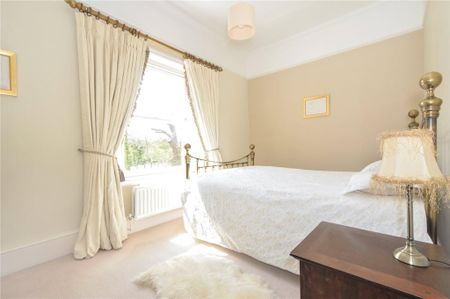 4 bedroom semi-detached house to rent - Photo 2