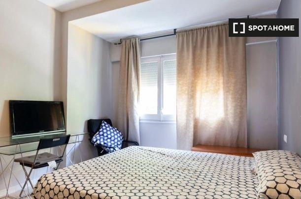 barcelona, Catalonia 08026 - Photo 1