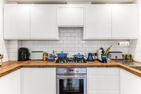 2 Bedroom Flat To Let - Photo 5