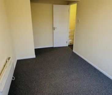 3 bedroom end of terrace house to rent - Photo 3