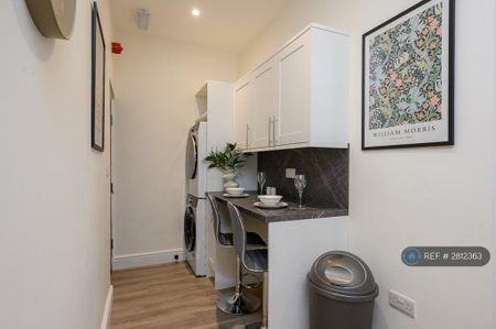 1 bedroom in a house share to rent - Photo 4