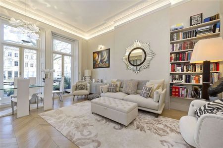 Well presented 1st floor flat with generous double bedroom and terrace overlooking the gardens at Rutland Gate. - Photo 4