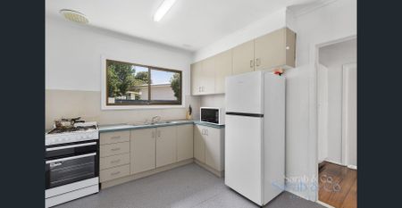 Comfortable 2 Bedroom Home With Space and Convenience..!! - Photo 3