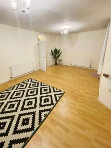 3 bedroom flat to rent - Photo 5