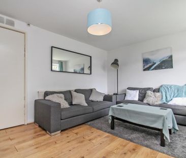 2 bedroom semi-detached house to rent - Photo 3