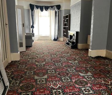 4 bedroom semi-detached house to rent - Photo 2