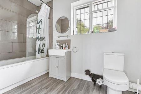 4 bedroom detached house to rent - Photo 2