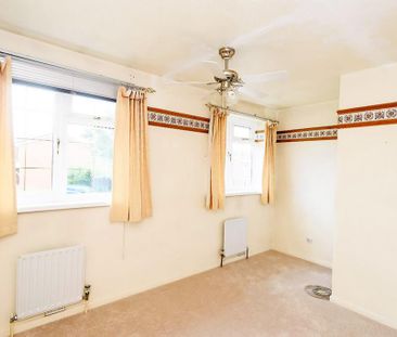 4 bedroom semi-detached house to rent - Photo 2
