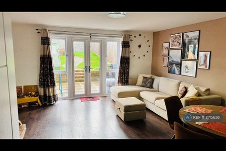 2 bedroom semi-detached house to rent - Photo 2