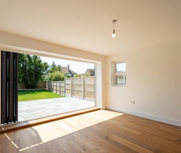 4 bedroom detached house to rent - Photo 4