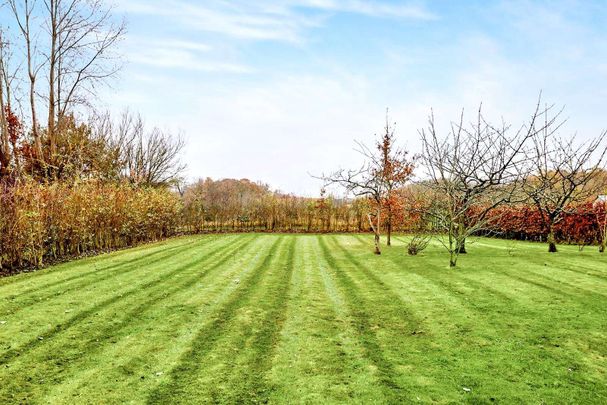 A beautifully presented Oast house set in an exceptional rural High Weald location - Photo 1