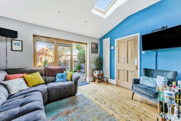 Clavering Road, Aldersbrook, E12 - Photo 1