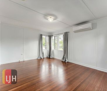 3 BEDROOM HOME WITH AIR CONDITIONING CLOSE TO EVERYTHING - Photo 2