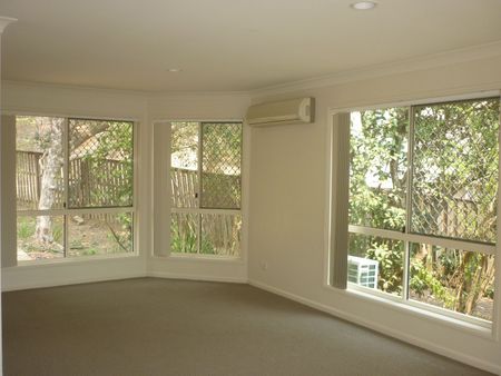QUIET & PEACEFUL LOCATION!! Large Four (4) Bedroom Family Home in Quiet Cul de sac of Mudgeeraba - Photo 4