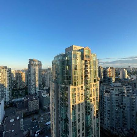 Downtown Vancouver 3Br Apartment for Rent - Photo 1