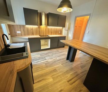 Location Appartement 4 pièces 128m² LYON 6ème - Photo 4