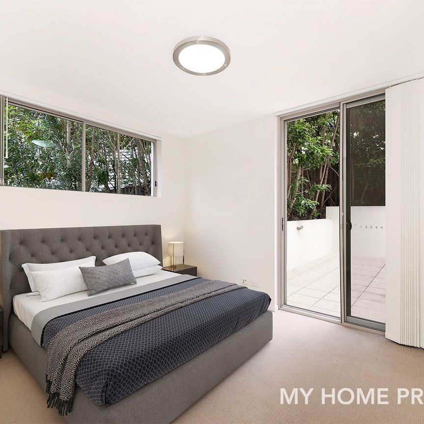 TWO PRIVATE BALCONIES - STONES THROW FROM MORNINGSIDE TRAIN STATION - INNER CITY LIVING IS HERE - Photo 1